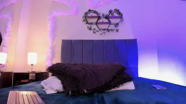 Lucerop_'s cam snapshot