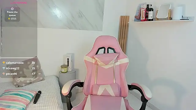 Mia_girl123's cam snapshot