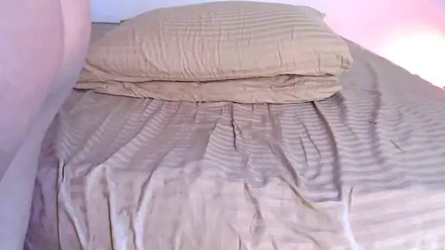 BeautyPriya's cam snapshot