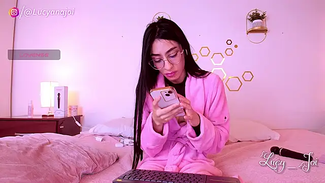 Lucyanajoi's cam snapshot