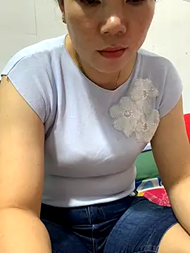 Baby-bigtits's cam snapshot