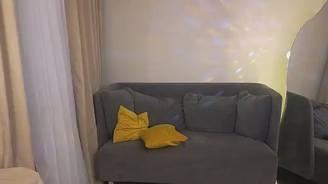 yes_Alice's cam snapshot