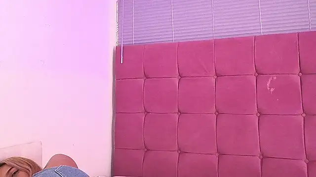 lily_and_wan's cam snapshot