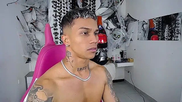 Leonard_Price live sex cam