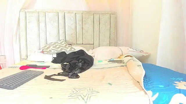 Rachellcooperrr's cam snapshot