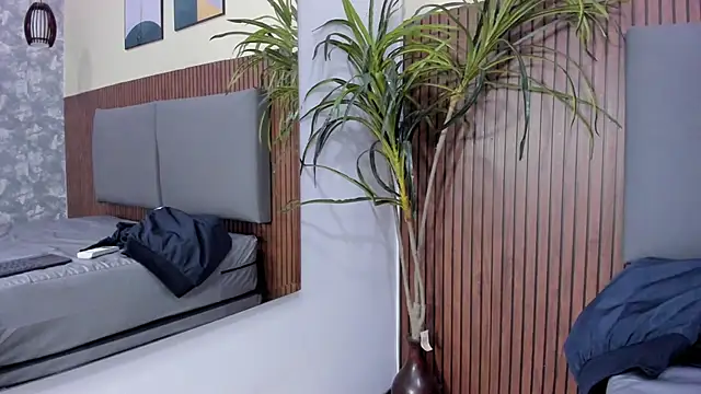 EmillyHarper_'s cam snapshot