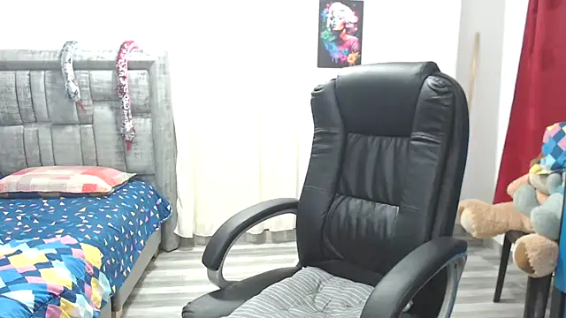 LAURA_CRAIZY's cam snapshot