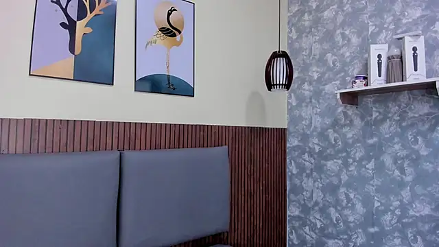 EmillyHarper_'s cam snapshot