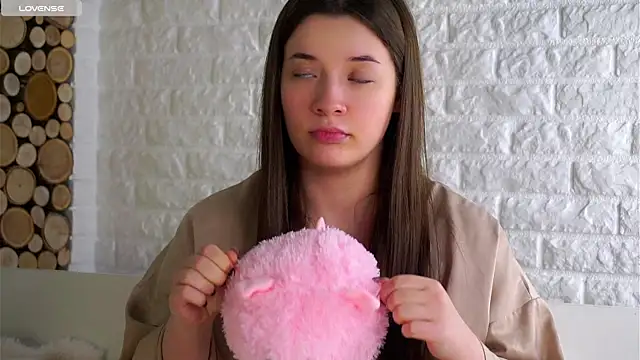 LowOncoming live sex cam