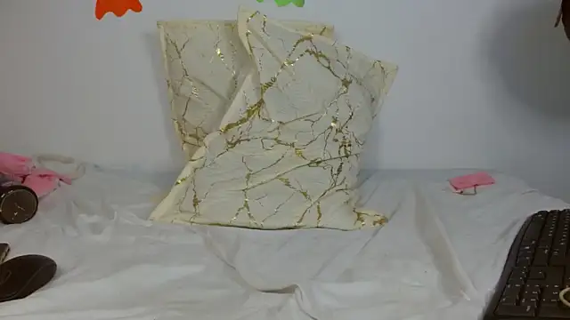 Carolinagarcia12345's cam snapshot