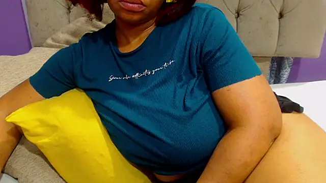 YELLOWBUSTYMELLONS's cam snapshot