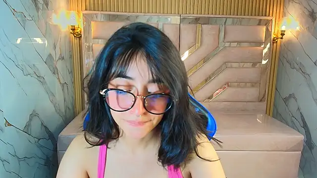 zoe_r_'s cam snapshot