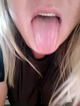 Curvy_Milf_Stella's cam snapshot