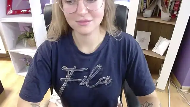 Zoey_Erotic's cam snapshot