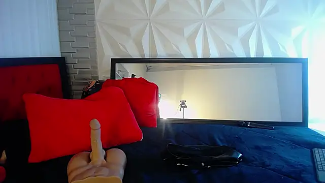 Miss_ellien's cam snapshot