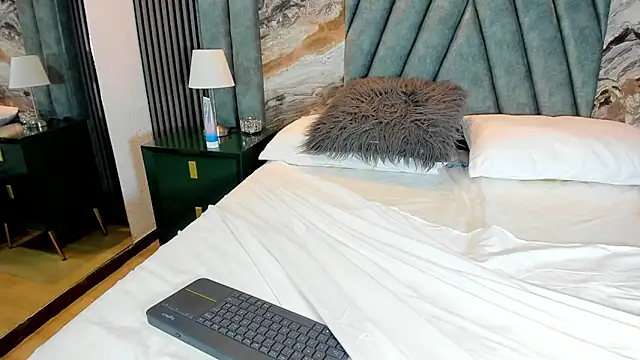 Little_Channel's cam snapshot