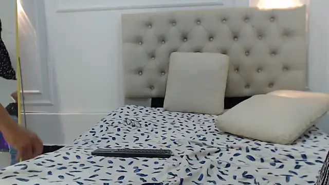 charlotte_dante212's cam snapshot