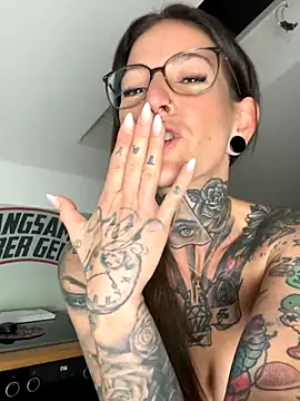 BrownieyQueen's cam snapshot