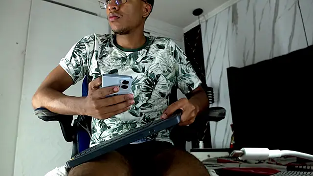 aston_xvera's cam snapshot