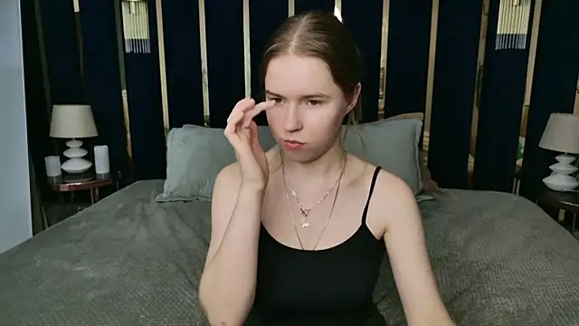 Alida_Brice's cam snapshot