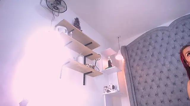 Ashly_moss_'s cam snapshot