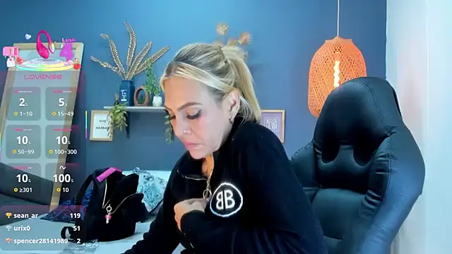 yessila_parker's cam snapshot