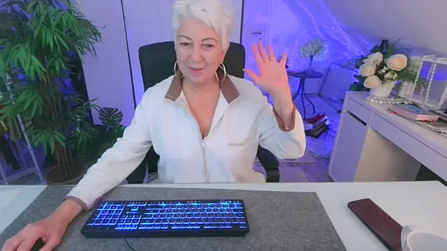 LovelyHelena's cam snapshot