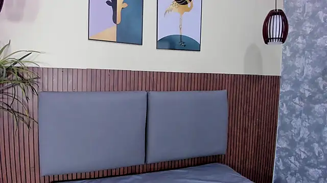 EmillyHarper_'s cam snapshot