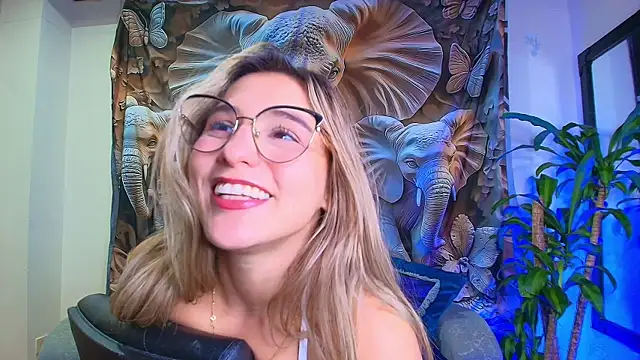 Sophie_Janner's cam snapshot