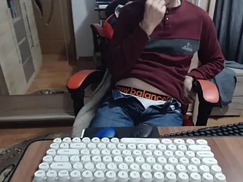 uncutguy01's cam snapshot