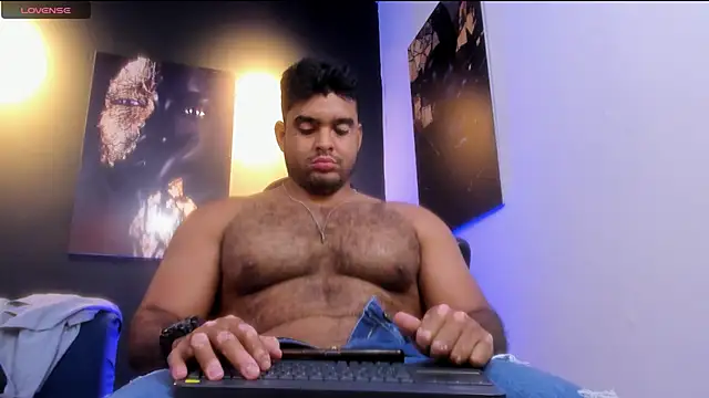 Big_furry_bear13's cam snapshot