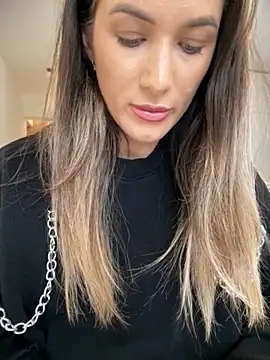 HotXMom live sex cam