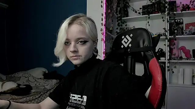 Holy_Mistress_S live sex cam