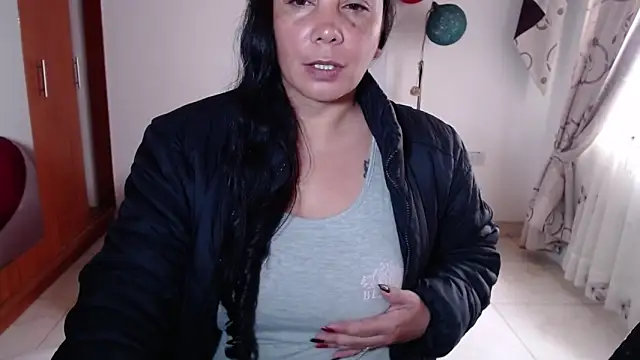 Vivian_milf_paint's cam snapshot