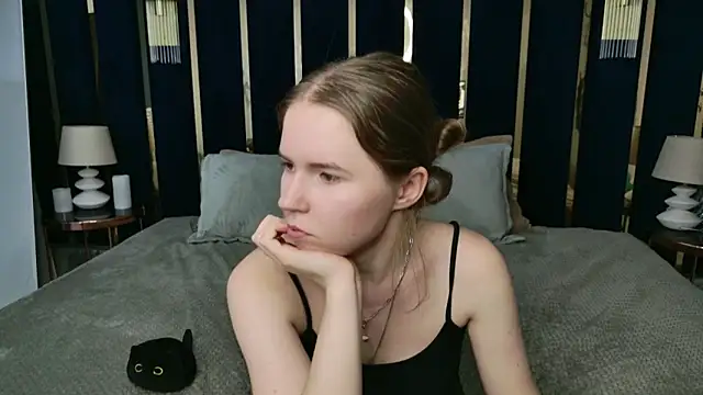 Alida_Brice's cam snapshot