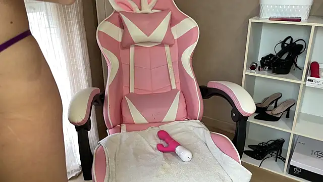 lucie_mehott's cam snapshot