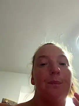 JustYourNormalCouple's cam snapshot