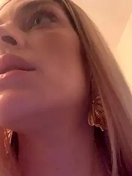 Bellalolahot's cam snapshot