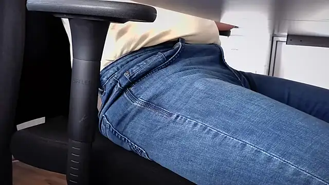 Saarlodri666's cam snapshot