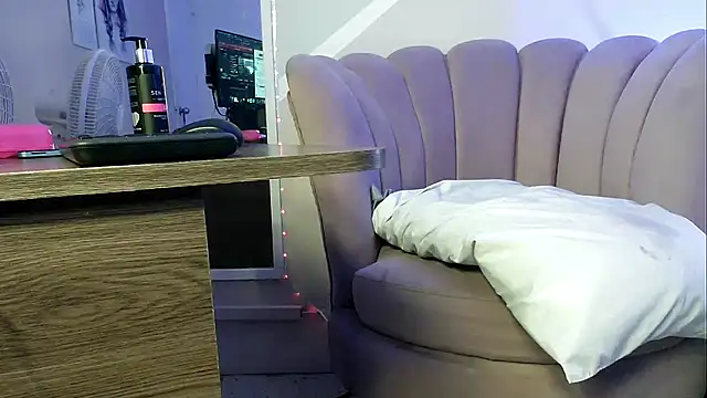 pocahontamoon's cam snapshot