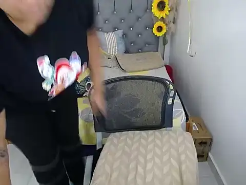 hotlesby_valery's cam snapshot