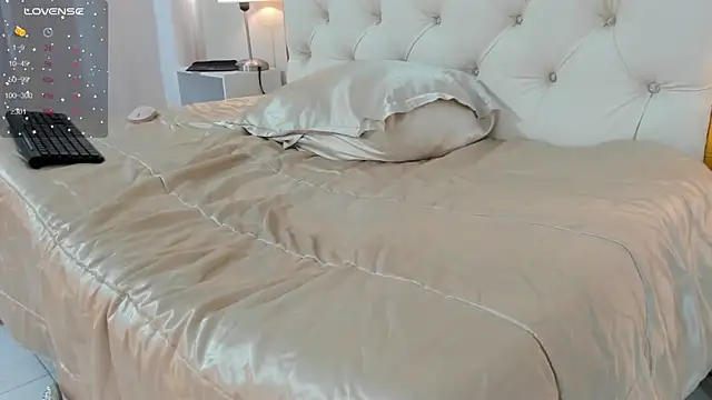 aura_sanders1's cam snapshot