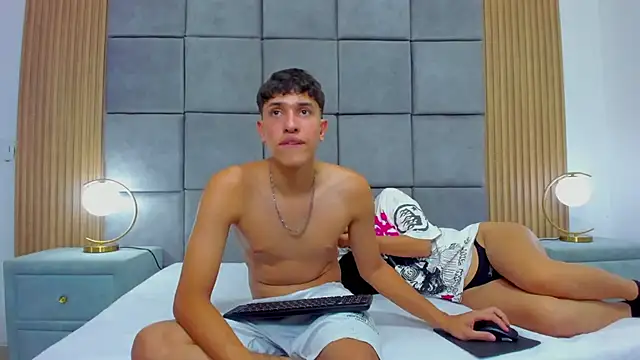 ChanellandMax's cam snapshot