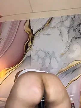 Lucy_Milf_474's cam snapshot