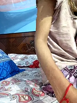 124pakhi's cam snapshot