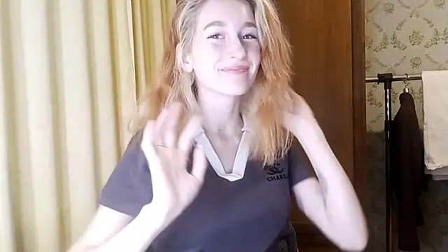 LisaKacitaa's cam snapshot