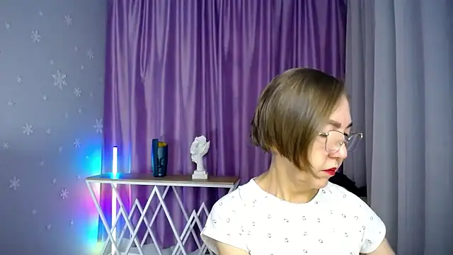 queen_a_n_i's cam snapshot