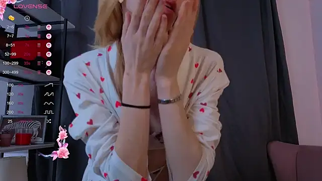 Ruth_Benson's cam snapshot