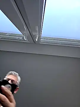 Saarlodri666's cam snapshot