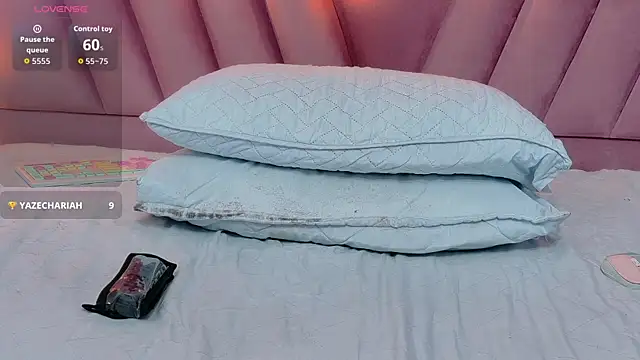 hornybarelylegalgirl's cam snapshot